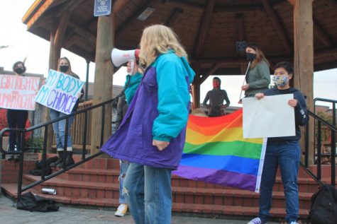 Natalie Lahr, Emily Redling, Megan Bawden, Reina Uzunov, Anja Roozen, Emma Bullen, Ian Justus, Brooke Ryan, Linda Brothers, Kylie Evans, Lilly Swenson, Gabe Sodl, Kaitlyn Cook, Elijah Hoch and Mason Morgan stood with signs up.