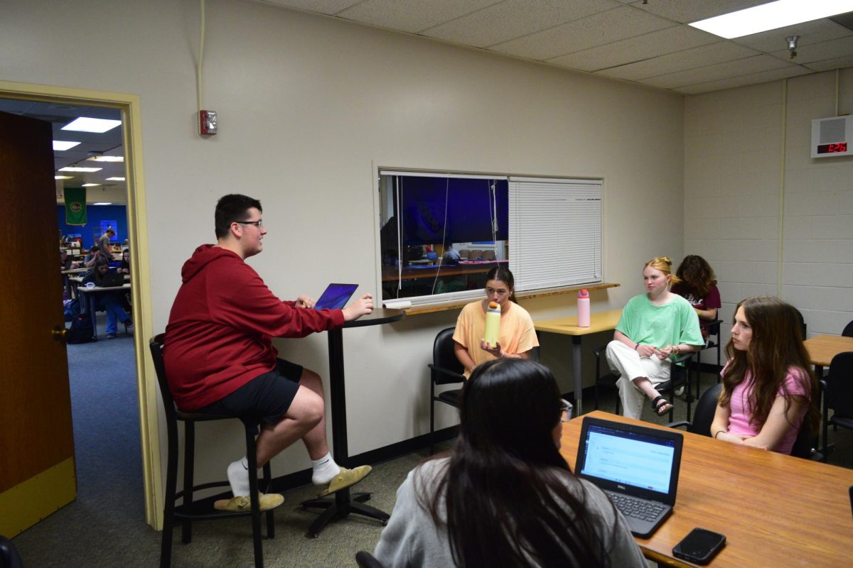 Isaac Oporto called a meeting for the Lip Dub